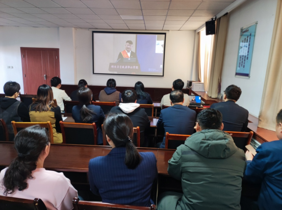 学习劳模事迹 激发工作热情——恒邦物流股份公司组织观看全省劳模工匠师范宣讲
